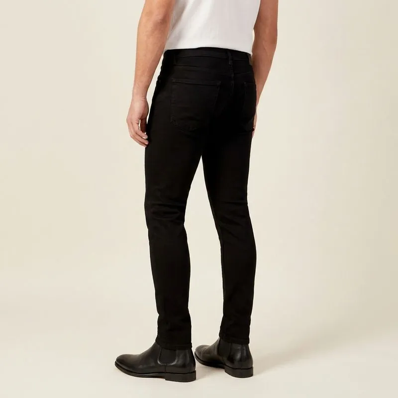 Jeans for Shorter Men: Skinny jeans worn on a model