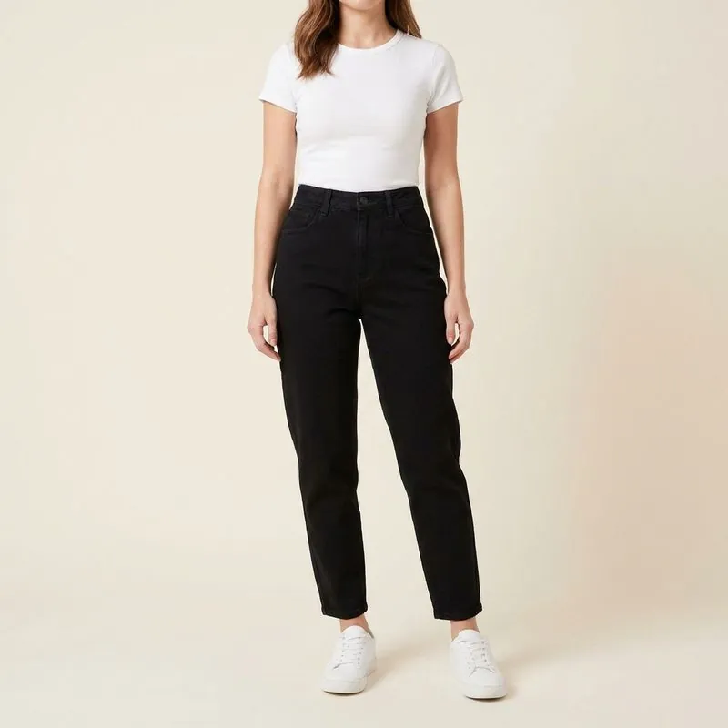 Mom Jeans worn on a model