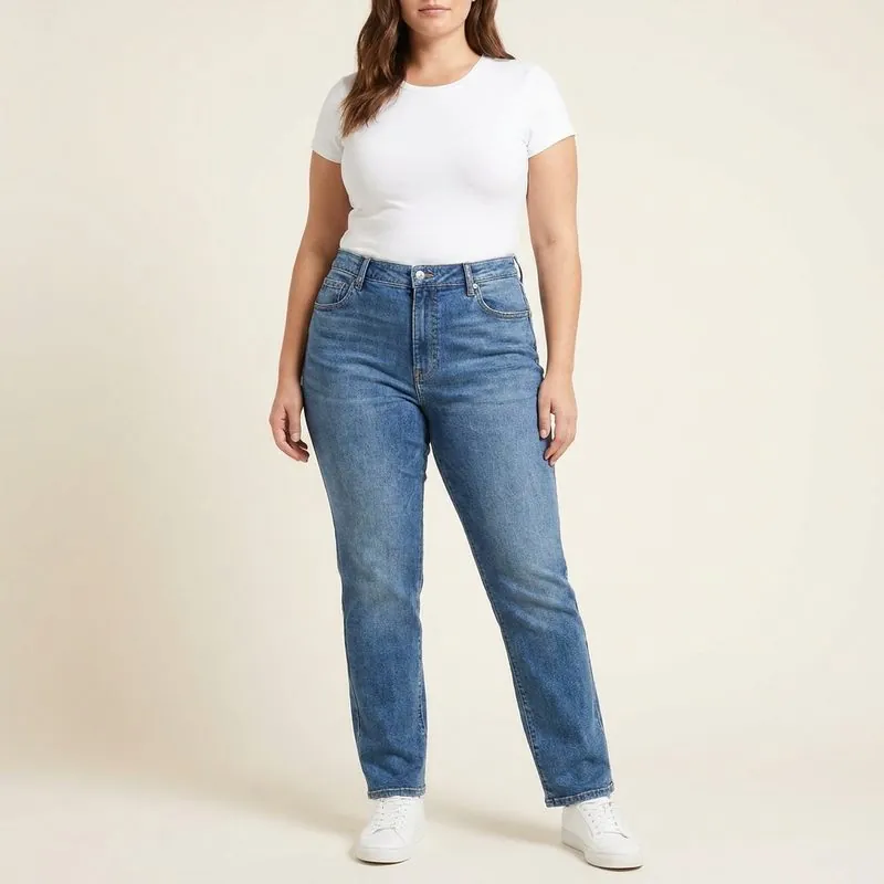 Straight jeans worn by a woman with a diamond body shape