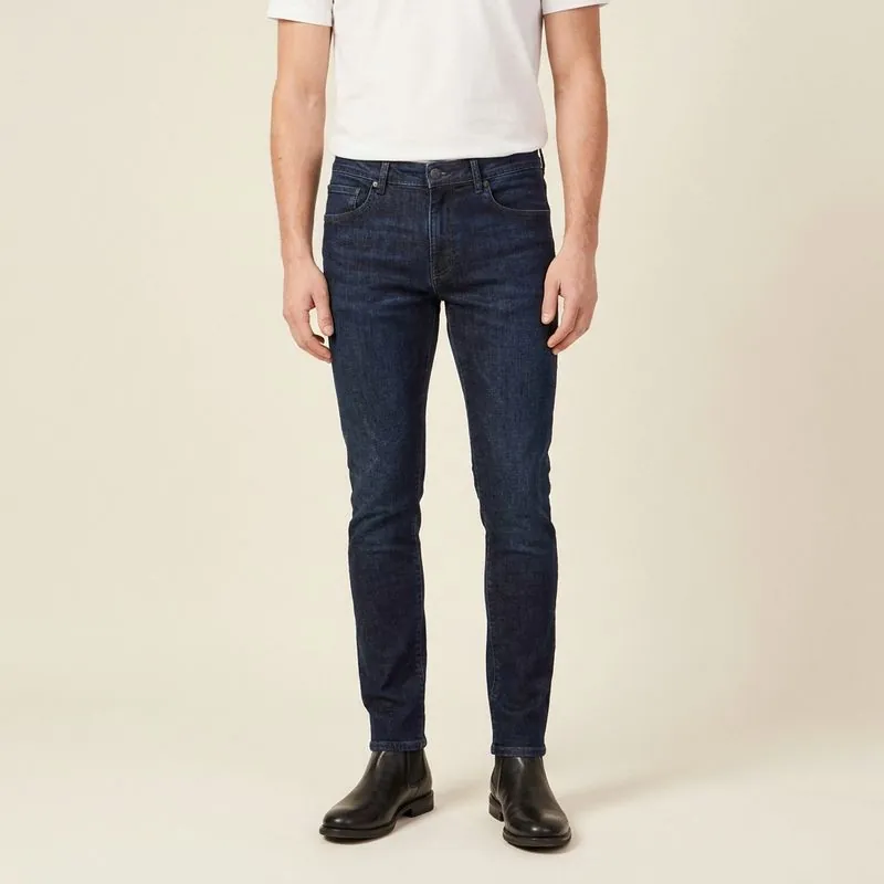 Skinny jeans in dark wash, worn on a model