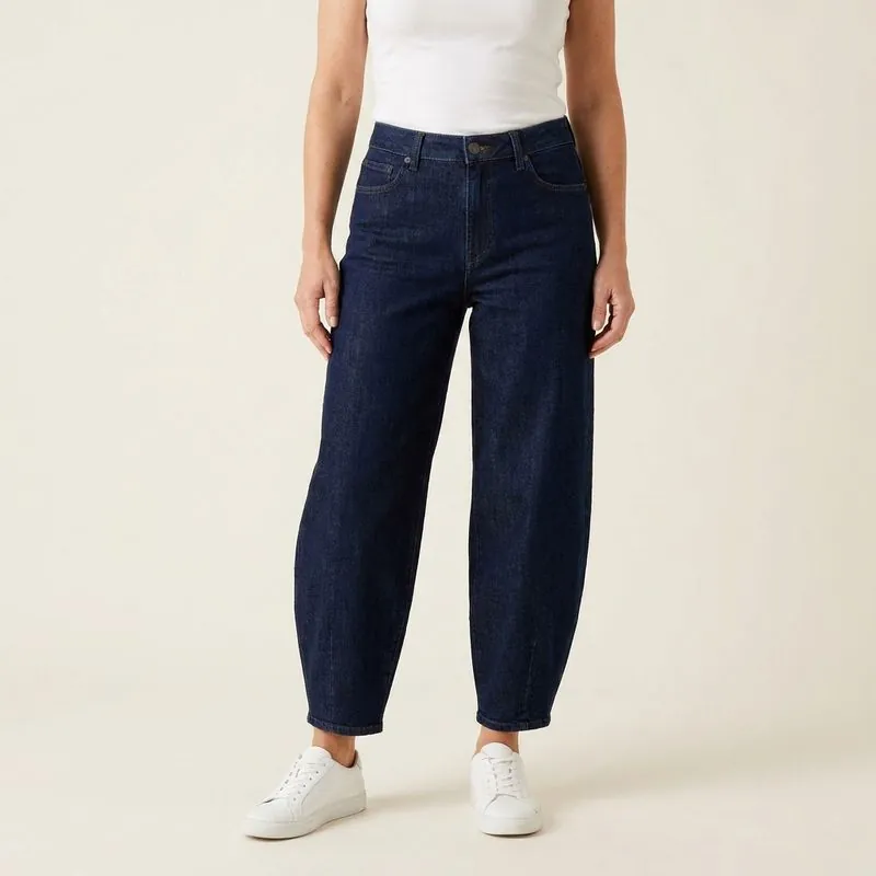 Barrel jeans, dark wash, worn on a model