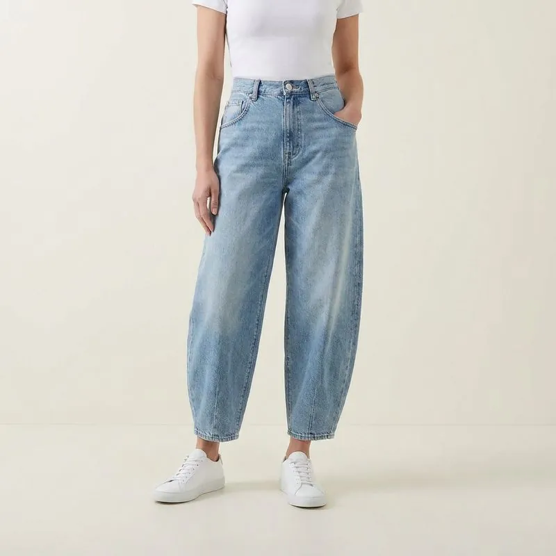 Barrel jeans, light wash, worn on a model