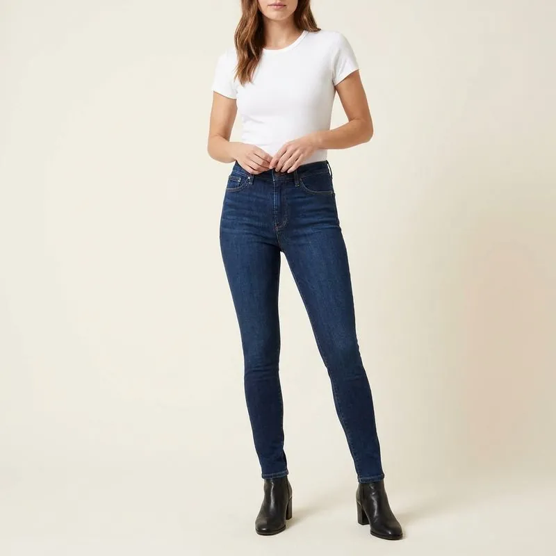 Skinny jeans in dark wash, worn on a model