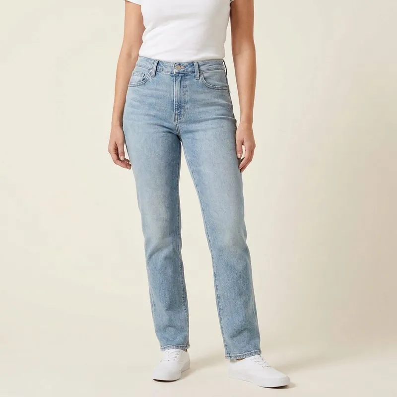 Straight jeans, light wash, worn on a model